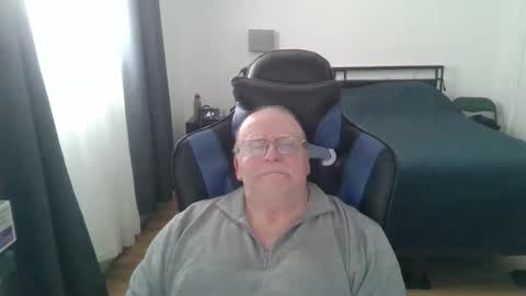 Snapshot of papilly chatting on March 3, 6:58 pm papilly online show from March 3, 6:58 pm