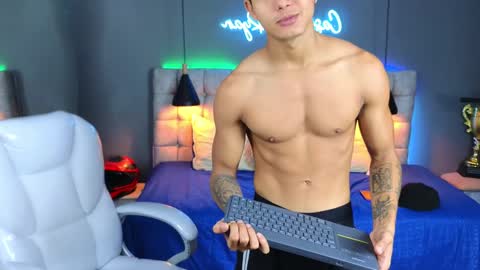 Snapshot of paradise_boy_s chatting on December 10, 11:51 pm Ryan And Casper online show from December 10, 11:51 pm