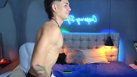 Snapshot of paradise_boy_s chatting on December 11, 2:52 am Ryan And Casper online show from December 11, 2:52 am