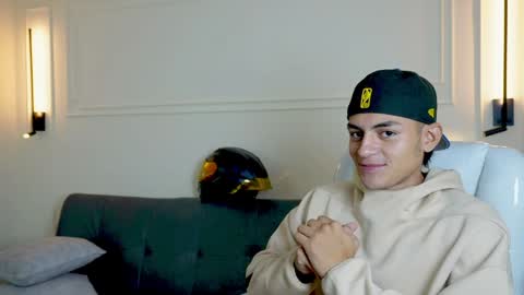 Snapshot of paradise_boy_s chatting on January 24, 3:22 am Ryan And Casper online show from January 24, 3:22 am