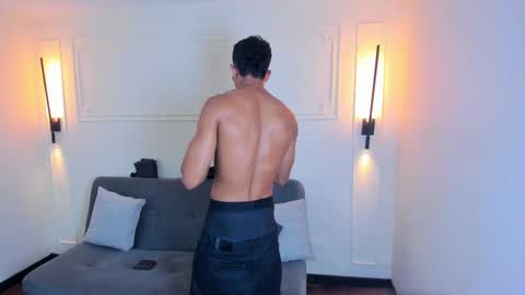 Snapshot of paradise_boy_s chatting on September 17, 11:17 pm Ryan And Casper online show from September 17, 11:17 pm