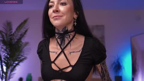 Snapshot of parasite_eve1 chatting on September 21, 4:41 pm Alise  Melissa online show from September 21, 4:41 pm