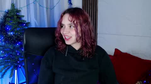 Snapshot of paris_bby_ chatting on December 21, 8:28 am Lizz online Monday to Saturday from 9pm to 5am Colombia time online show from December 21, 8:28 am
