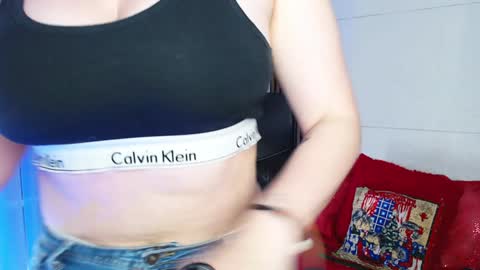 Snapshot of paris_bby_ chatting on December 24, 7:55 pm Lizz online Monday to Saturday from 9pm to 5am Colombia time online show from December 24, 7:55 pm