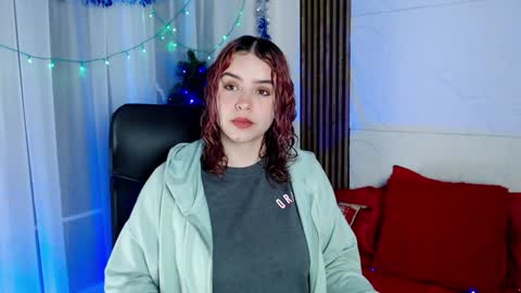 Snapshot of paris_bby_ chatting on December 29, 3:33 am Lizz online Monday to Saturday from 9pm to 5am Colombia time online show from December 29, 3:33 am