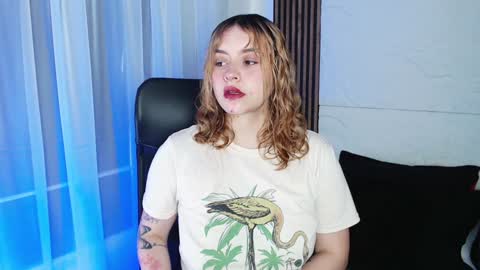 Snapshot of paris_bby_ chatting on January 4, 3:18 am Lizz online Monday to Saturday from 9pm to 5am Colombia time online show from January 4, 3:18 am