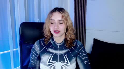 Snapshot of paris_bby_ chatting on January 4, 2:35 pm Lizz online Monday to Saturday from 9pm to 5am Colombia time online show from January 4, 2:35 pm