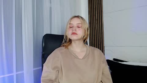 Snapshot of paris_bby_ chatting on January 10, 3:07 am Lizz online Monday to Saturday from 9pm to 5am Colombia time online show from January 10, 3:07 am