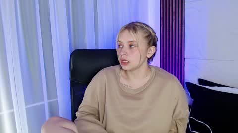 Snapshot of paris_bby_ chatting on January 10, 6:09 am Lizz online Monday to Saturday from 9pm to 5am Colombia time online show from January 10, 6:09 am