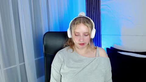 Snapshot of paris_bby_ chatting on January 12, 6:28 am Lizz online Monday to Saturday from 9pm to 5am Colombia time online show from January 12, 6:28 am