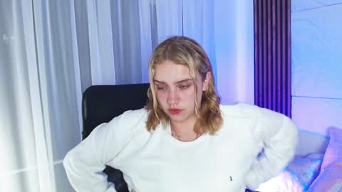 Snapshot of paris_bby_ chatting on January 16, 5:32 am Lizz online Monday to Saturday from 9pm to 5am Colombia time online show from January 16, 5:32 am