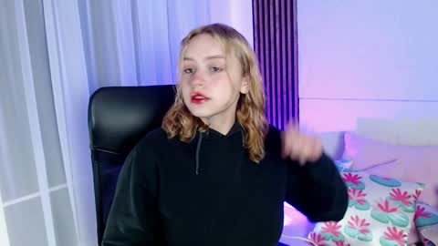 Snapshot of paris_bby_ chatting on January 17, 3:23 am Lizz online Monday to Saturday from 9pm to 5am Colombia time online show from January 17, 3:23 am