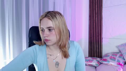 Snapshot of paris_bby_ chatting on February 1, 12:16 pm Lizz online Monday to Saturday from 9pm to 5am Colombia time online show from February 1, 12:16 pm