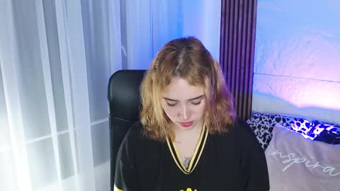 Snapshot of paris_bby_ chatting on February 12, 2:24 am Lizz online Monday to Saturday from 9pm to 5am Colombia time online show from February 12, 2:24 am