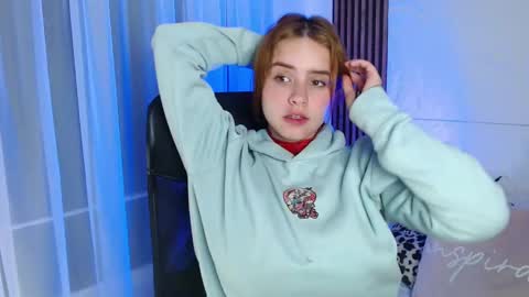 Snapshot of paris_bby_ chatting on February 13, 9:20 am Lizz online Monday to Saturday from 9pm to 5am Colombia time online show from February 13, 9:20 am