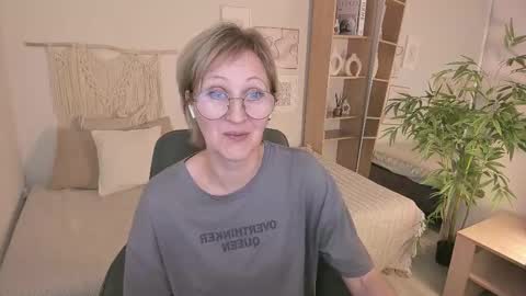 Snapshot of paris_cherry chatting on October 26, 8:26 pm Paris online show from October 26, 8:26 pm