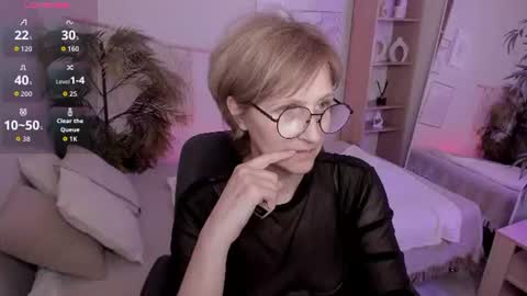 Snapshot of paris_cherry chatting on July 9, 6:45 pm Paris online show from July 9, 6:45 pm
