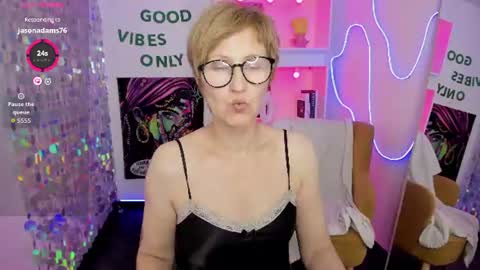 Snapshot of paris_cherry chatting on July 26, 12:56 pm Paris online show from July 26, 12:56 pm