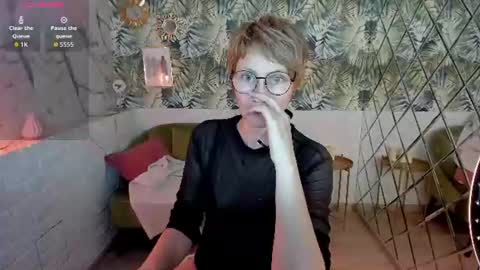 Snapshot of paris_cherry chatting on August 5, 6:33 pm Paris online show from August 5, 6:33 pm