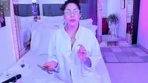 Mia online show from March 9, 3:32 am