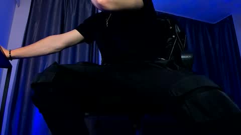 Paris online show from November 25, 6:19 pm