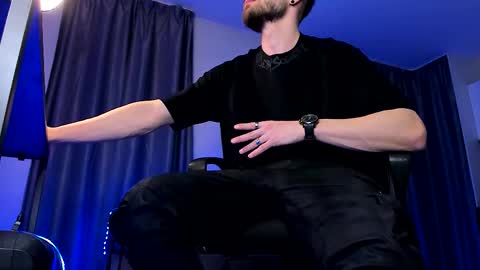 Snapshot of paris_lock chatting on March 4, 1:00 am Paris online show from March 4, 1:00 am