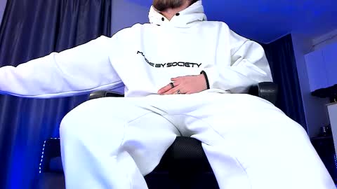 Snapshot of paris_lock chatting on March 5, 9:22 pm Paris online show from March 5, 9:22 pm