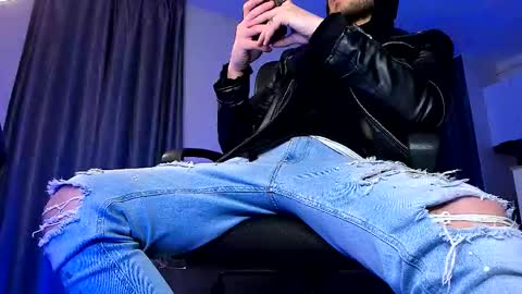 Snapshot of paris_lock chatting on March 12, 9:32 pm Paris online show from March 12, 9:32 pm