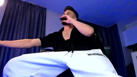 Snapshot of paris_lock chatting on March 23, 2:26 am Paris online show from March 23, 2:26 am