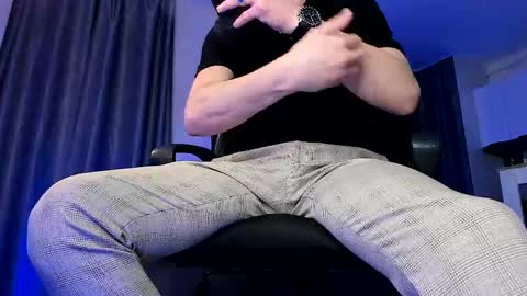 Snapshot of paris_lock chatting on March 29, 4:51 pm Paris online show from March 29, 4:51 pm