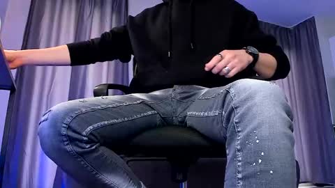 Snapshot of paris_lock chatting on April 12, 9:14 am Paris online show from April 12, 9:14 am
