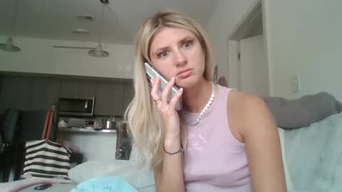 Snapshot of parisbaby2000 chatting on September 15, 2:28 pm parisbaby2000 online show from September 15, 2:28 pm