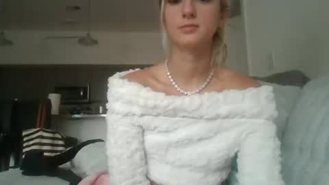 Snapshot of parisbaby2000 chatting on September 17, 1:57 pm parisbaby2000 online show from September 17, 1:57 pm