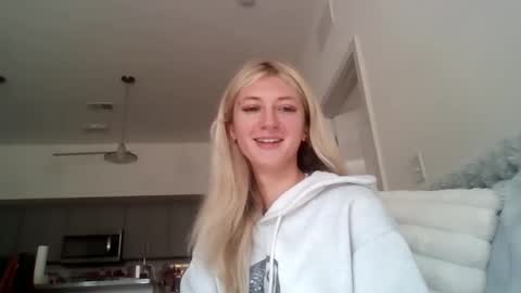 parisbaby2000 online show from October 1, 2:45 pm