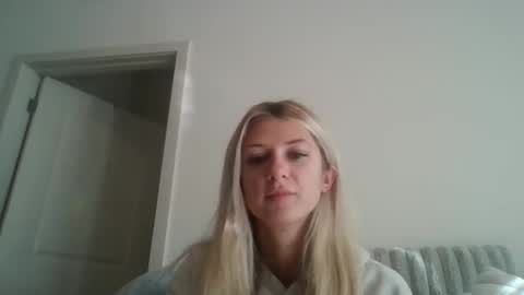 parisbaby2000 online show from November 4, 2:27 pm