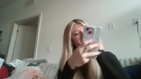 parisbaby2000 online show from March 18, 1:36 pm