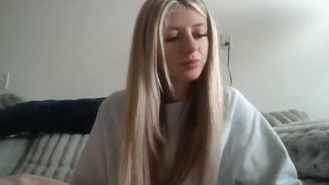 parisbaby2000 online show from March 19, 1:59 pm