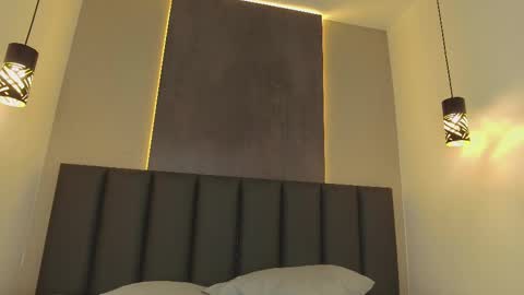 PARIS online show from February 17, 11:09 pm