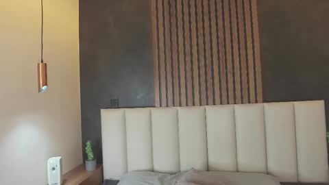 PARIS online show from February 21, 10:59 pm