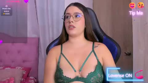 Snapshot of parisshayk chatting on June 16, 5:59 pm Paris online show from June 16, 5:59 pm