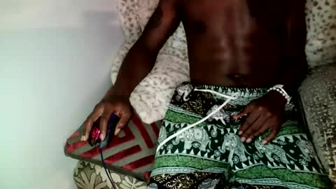 Snapshot of parlaytellio chatting on December 14, 3:07 am Parlay Tellio online show from December 14, 3:07 am