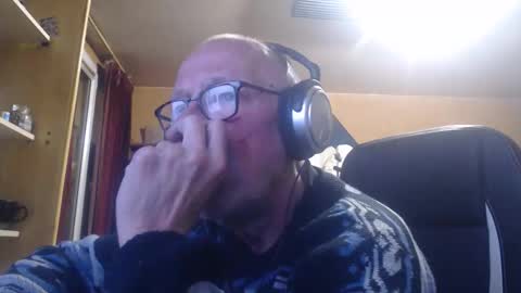 Snapshot of pascal88881 chatting on December 18, 2:06 am pascal88881 online show from December 18, 2:06 am