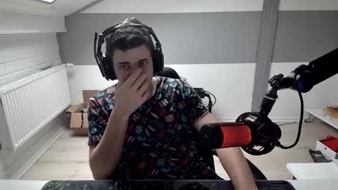 passi_18 online show from February 19, 3:08 pm