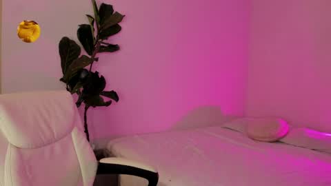    online show from March 29, 2:33 am