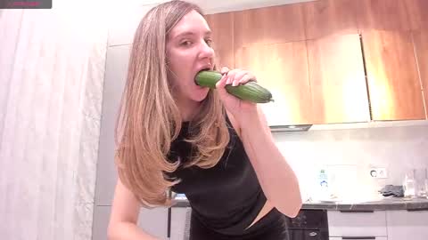 Patricia online show from April 14, 6:36 pm