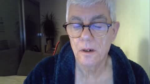 Snapshot of patrick5275 chatting on February 20, 6:37 am patrick5275 online show from February 20, 6:37 am