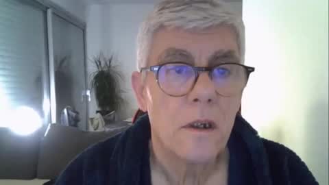 Snapshot of patrick5275 chatting on March 6, 5:37 am patrick5275 online show from March 6, 5:37 am