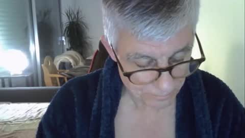 Snapshot of patrick5275 chatting on March 10, 6:07 am patrick5275 online show from March 10, 6:07 am