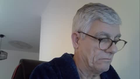 Snapshot of patrick5275 chatting on March 15, 5:57 am patrick5275 online show from March 15, 5:57 am