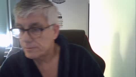 Snapshot of patrick5275 chatting on March 16, 5:44 am patrick5275 online show from March 16, 5:44 am